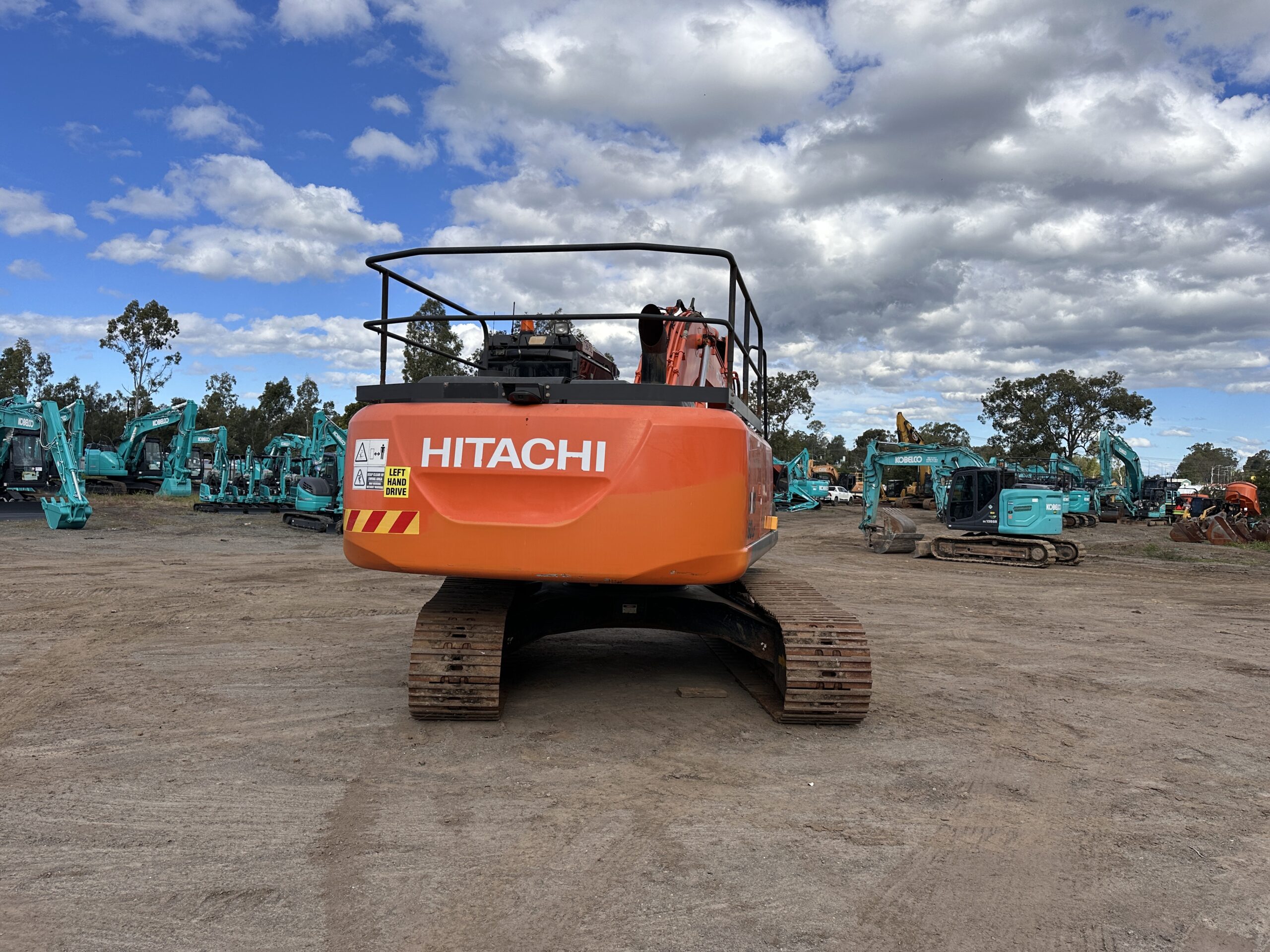 HITACHI ZX260LC-5B EXCAVATOR - Melbourne Tractors