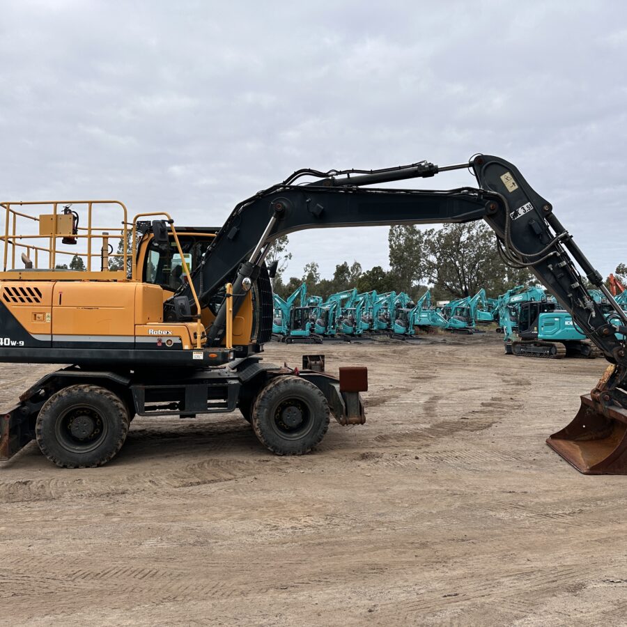 HYUNDAI R140W-9 EXCAVATOR