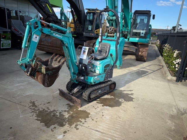 KOBELCO SK35SR-6 EXCAVATOR