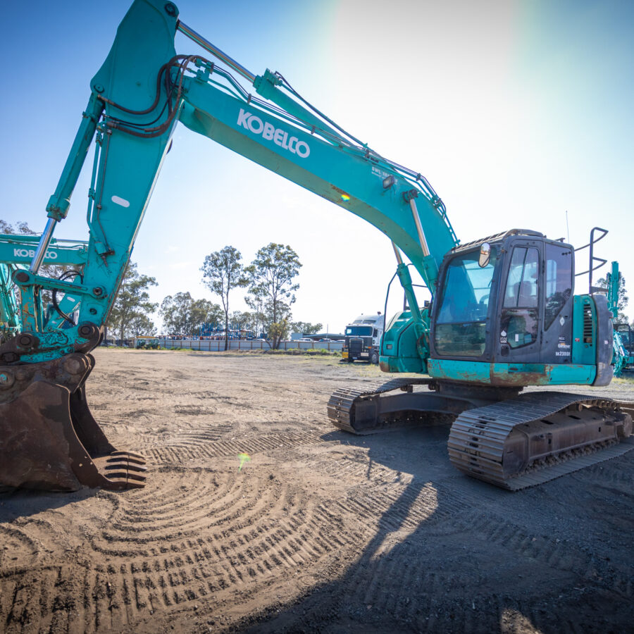KOBELCO SK235SR-2 EXCAVATOR