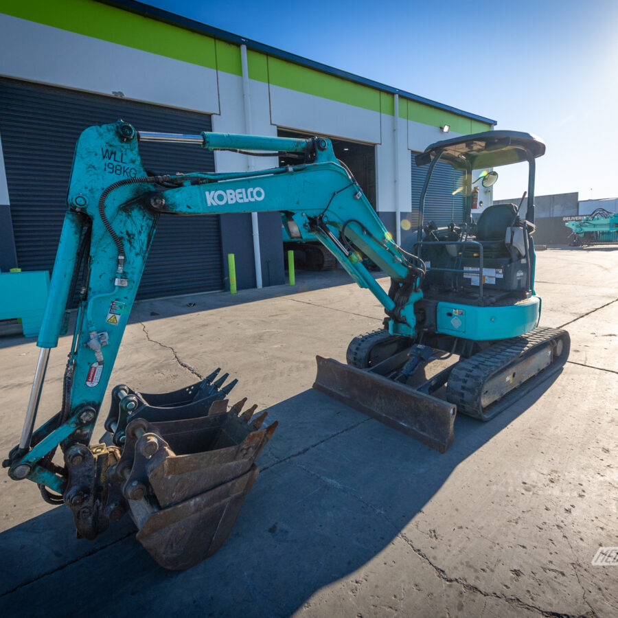 KOBELCO SK30SR-6 EXCAVATOR