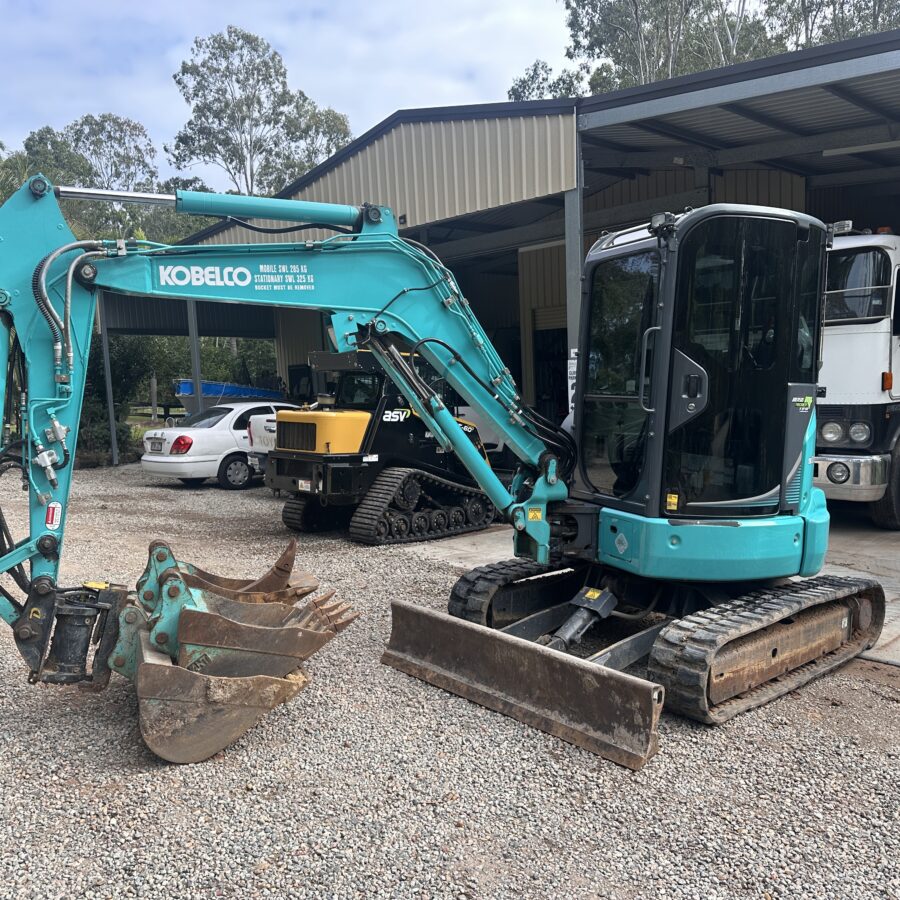 KOBELCO SK35SR-6 EXCAVATOR