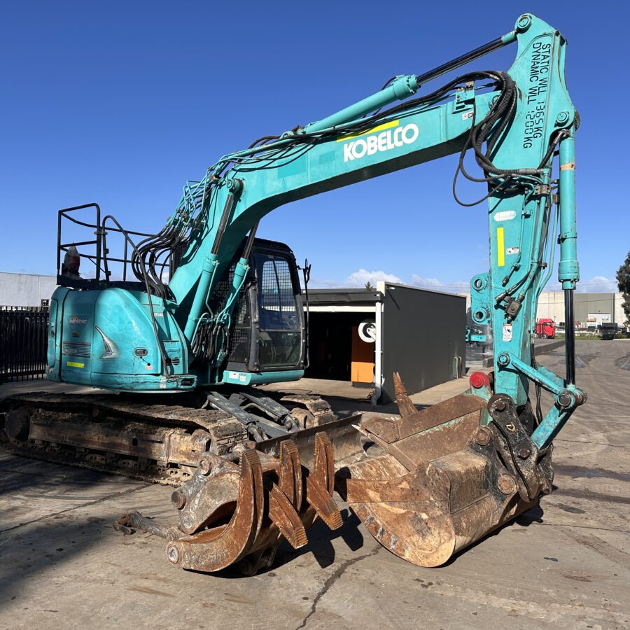 KOBELCO SK135SR-3 EXCAVATOR