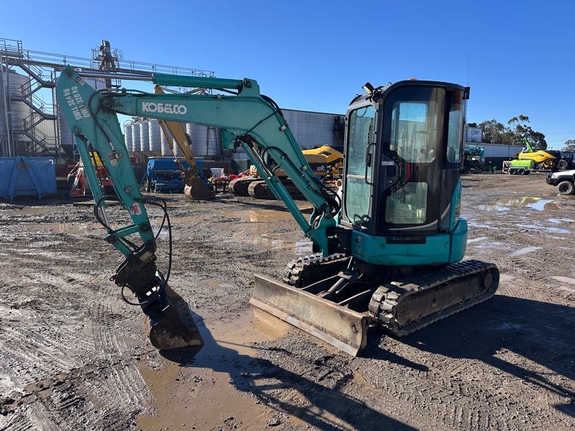 KOBELCO SK35SR-6 EXCAVATOR