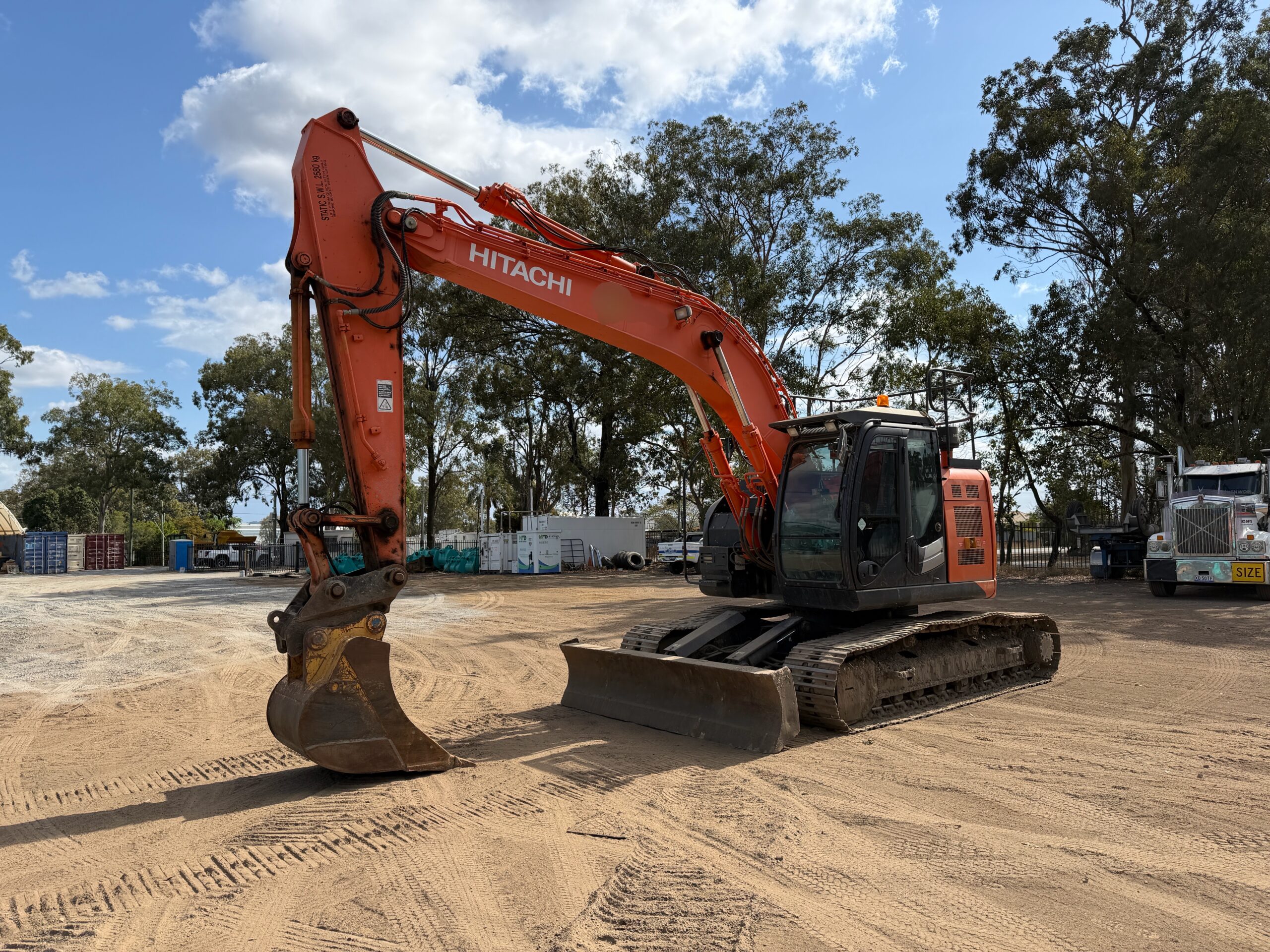 Hitachi ZX225USLC-5B Excavator