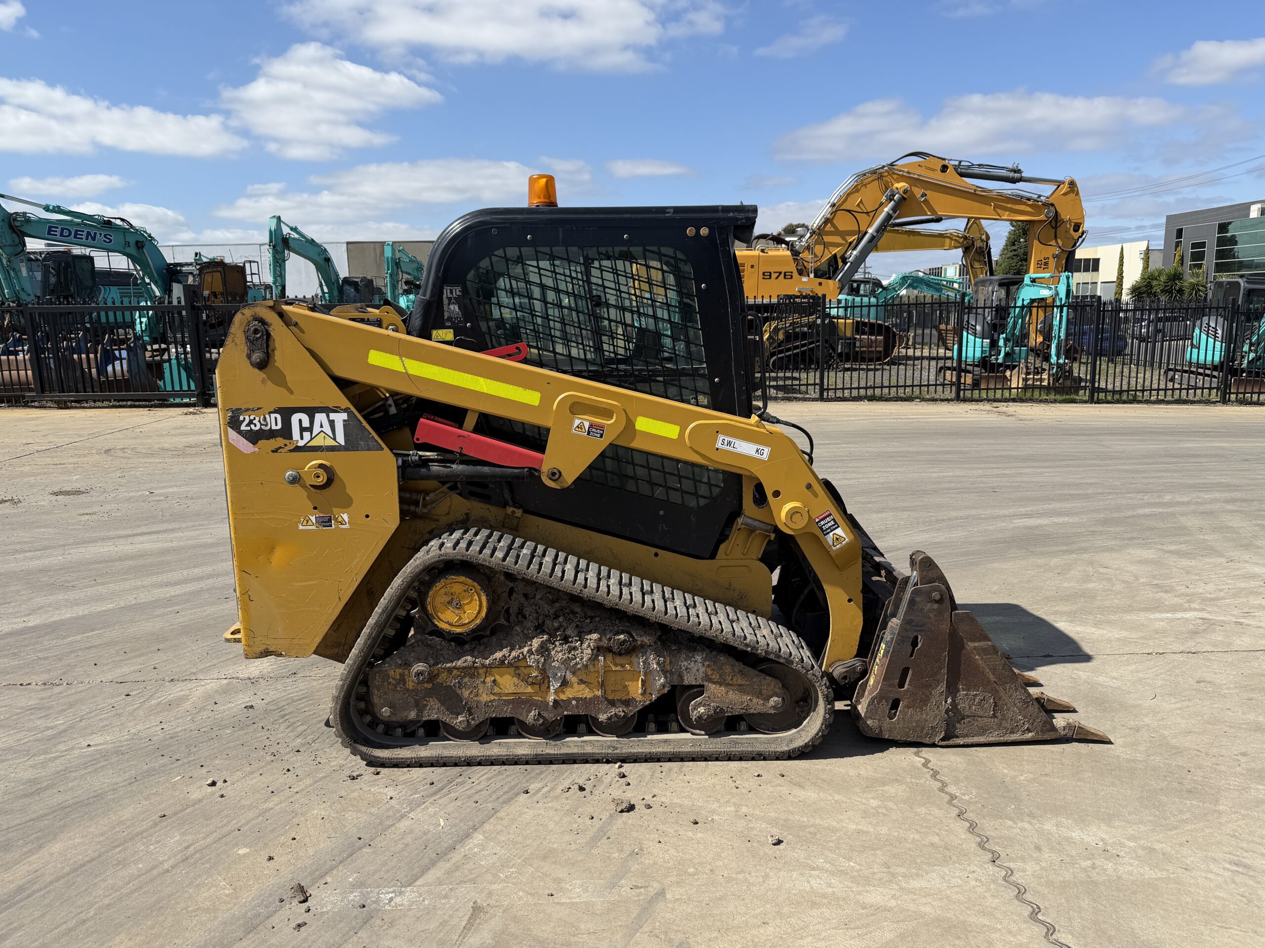 CATERPILLAR 239D TRACK LOADER